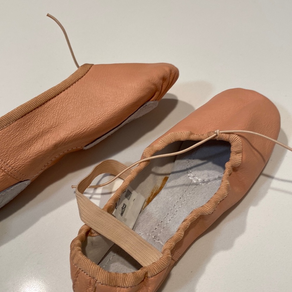 Brand new, never worn FUZI split sole genuine leather ballet slippers size 32 N